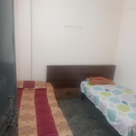 Ever Green Guest House Travel & Pg New Delhi Bagian luar foto