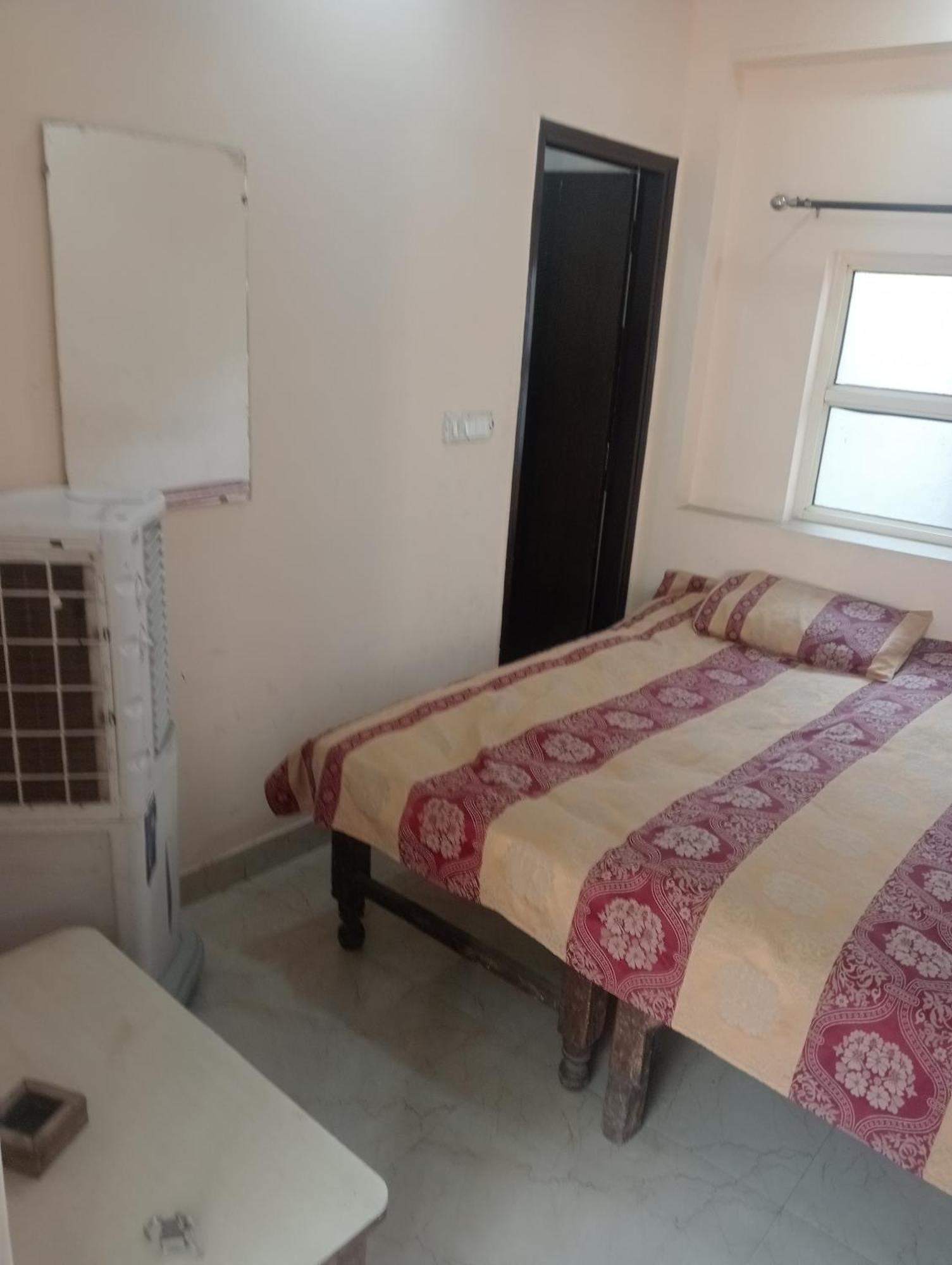 Ever Green Guest House Travel & Pg New Delhi Bagian luar foto