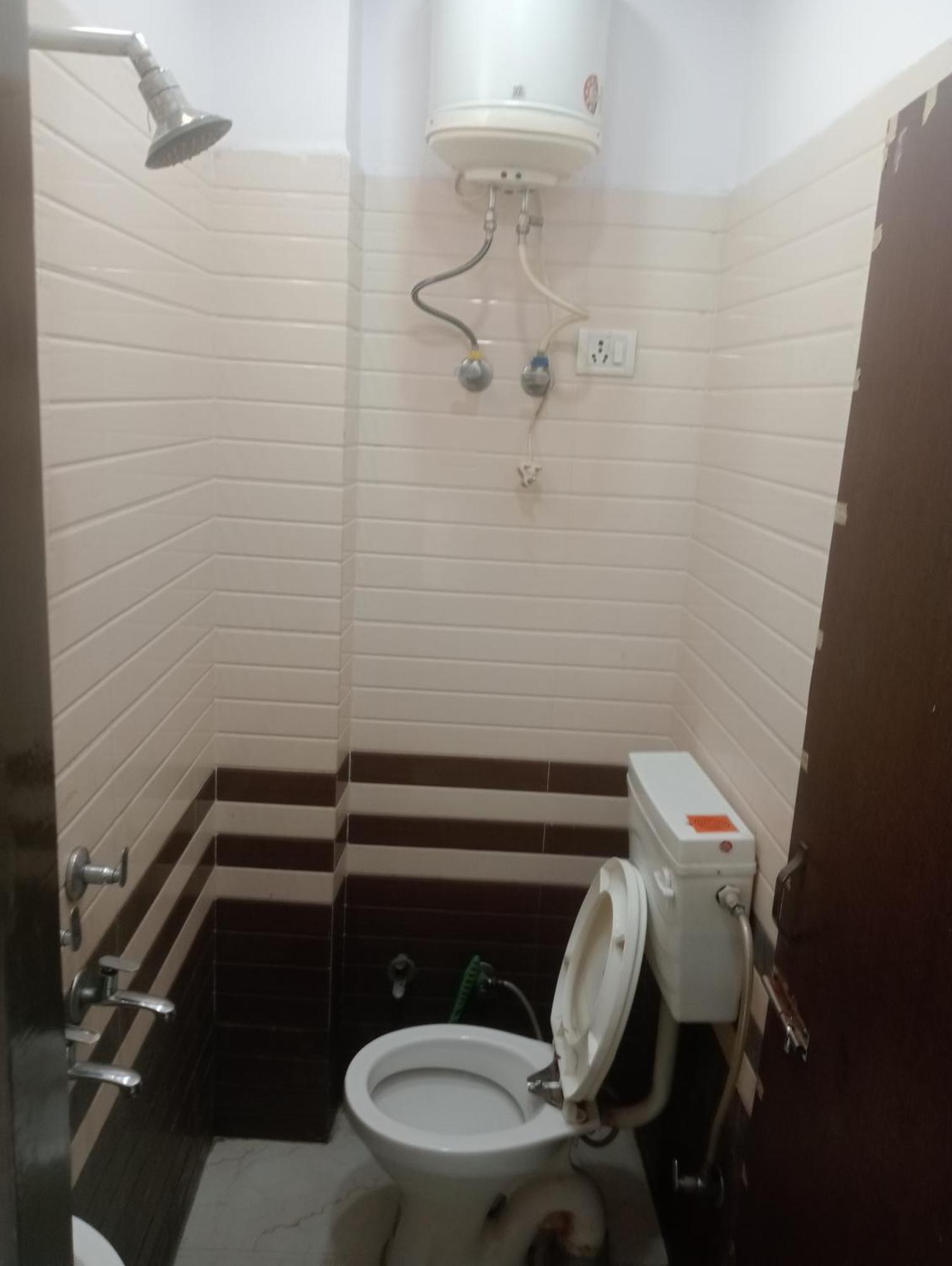 Ever Green Guest House Travel & Pg New Delhi Bagian luar foto