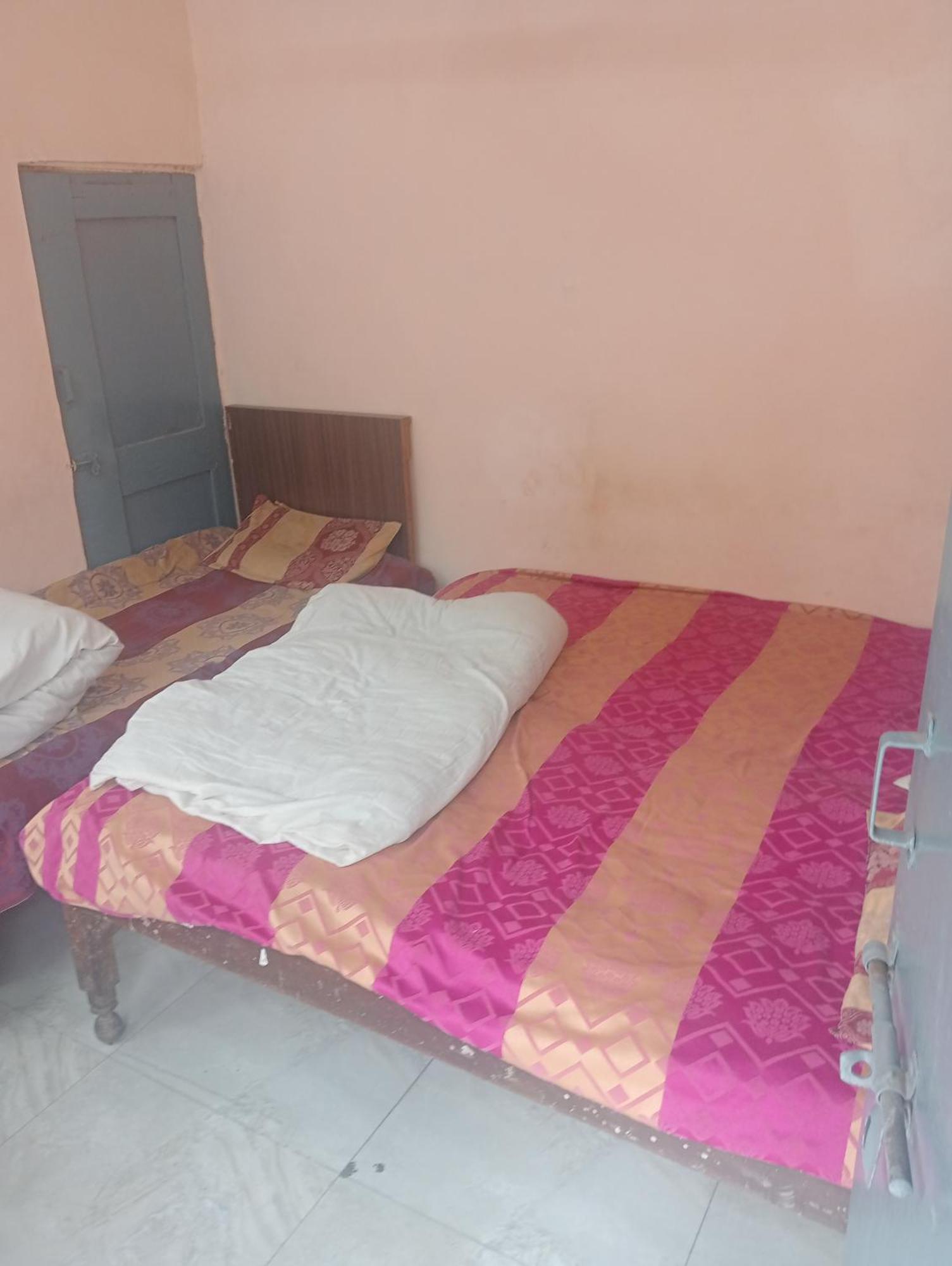 Ever Green Guest House Travel & Pg New Delhi Bagian luar foto