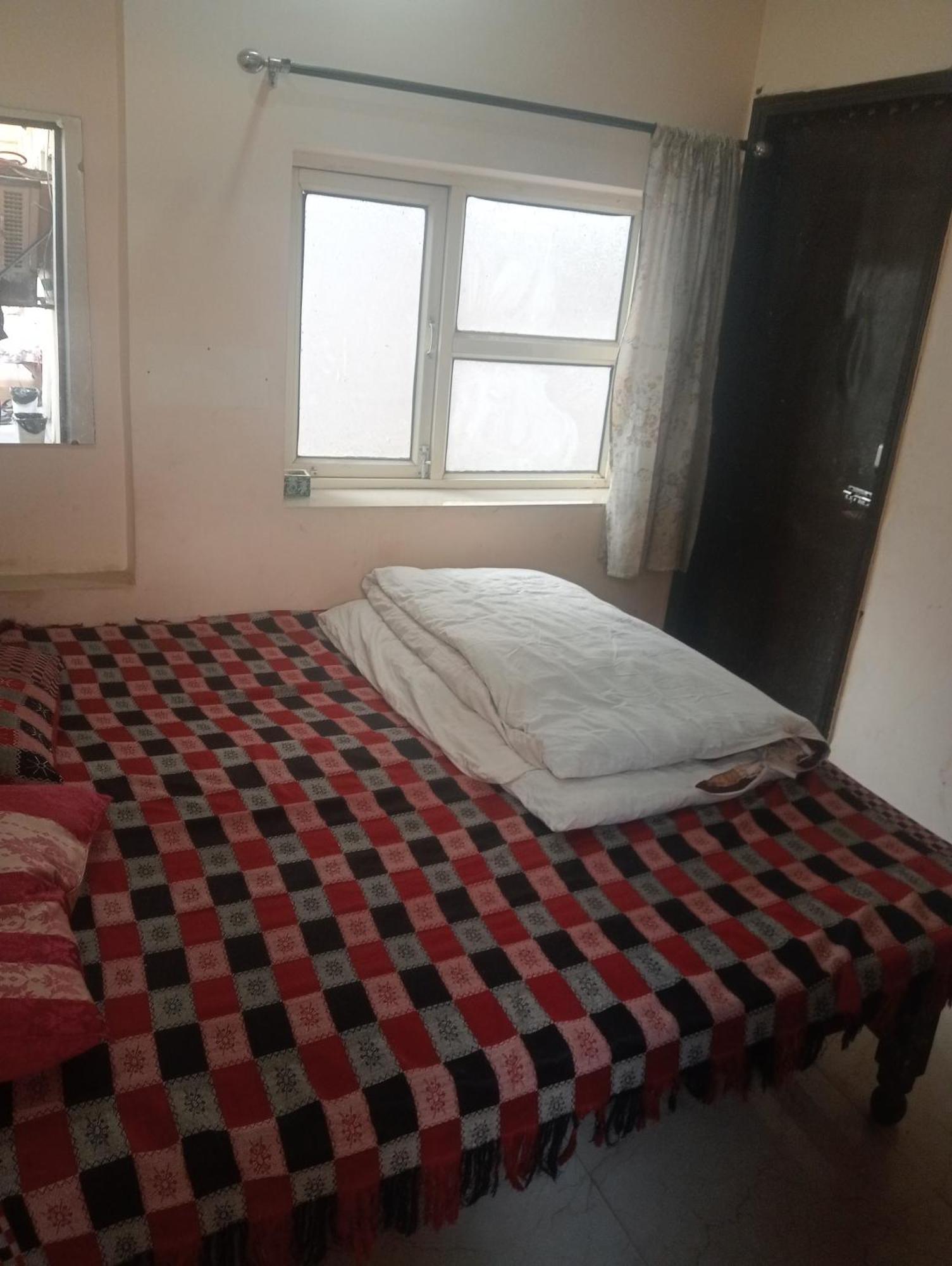 Ever Green Guest House Travel & Pg New Delhi Bagian luar foto