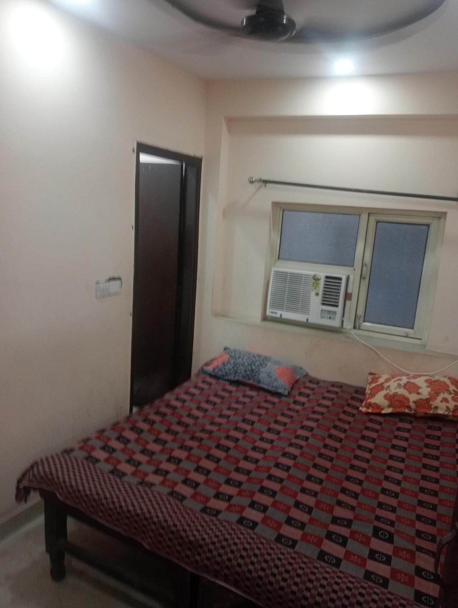 Ever Green Guest House Travel & Pg New Delhi Bagian luar foto